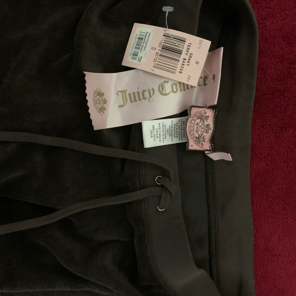 New Juicy couture velour pants size S petit. Inseam 25 inch. Light, soft, nice.